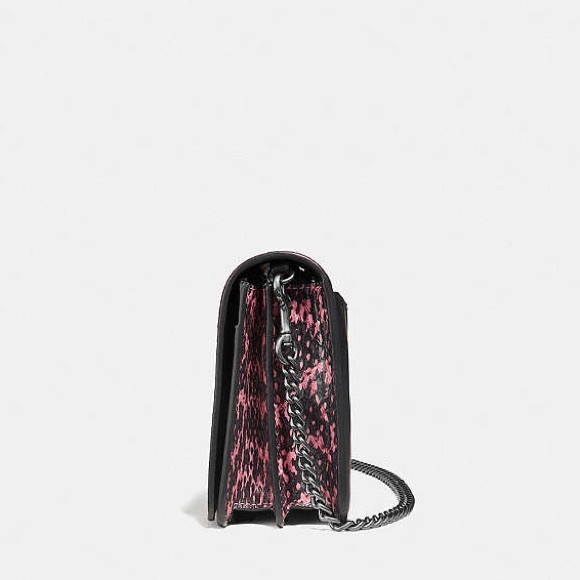 ๐๐๐๐๐ | ๐๐ฃ๐๐ฆ๐ช๐ ๐๐๐ฃ๐! โจ Callie Foldover Chain Clutch In Ombre Snakeskin - Picture 2 of 5